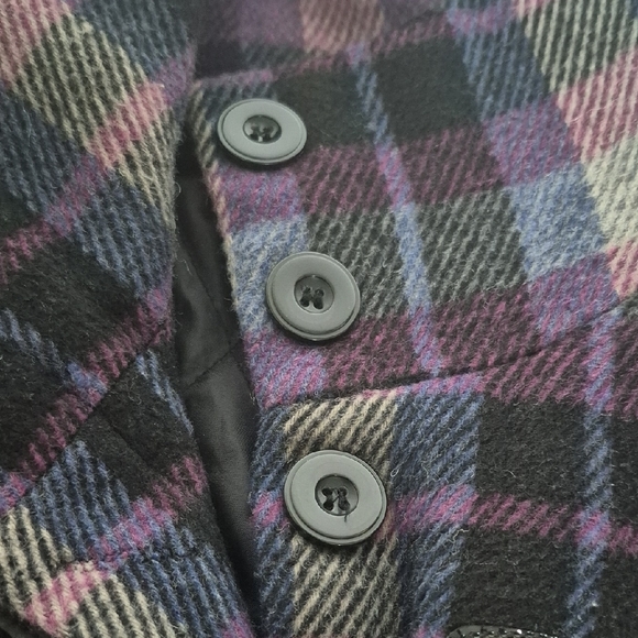 Elegant Plaid Pea Coat with Toggle Closure - Picture 8 of 16